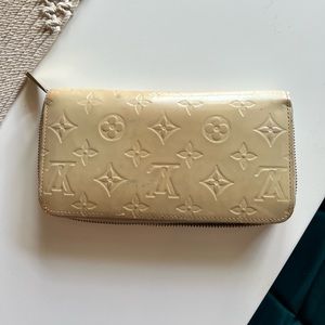 Louis Vuitton Zippy Wallet